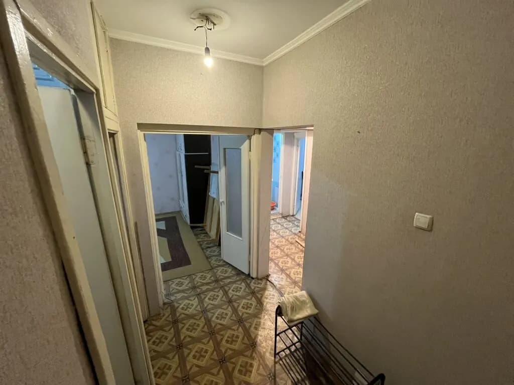 3‑комнатная квартира 106 серия Планировка: - Просторная прихожая с